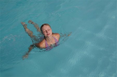 Beautiful young woman in the pool Foto de stock - Royalty-Free Super Valor e Assinatura, Número: 400-03975729