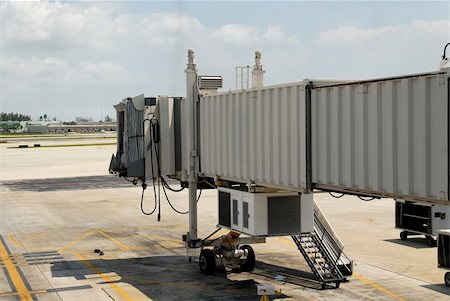 Unoccupied jetway, Fort Lauderdale International Airport Stock Photo - Budget Royalty-Free & Subscription, Code: 400-03975781