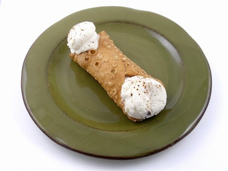 simsearch:400-05341443,k - Cannoli, an Italian pastry dessert Stockbilder - Microstock & Abonnement, Bildnummer: 400-03975806