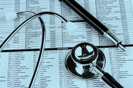 simsearch:400-05203733,k - Stethoscope and fountain pen over a medical report. Foto de stock - Super Valor sin royalties y Suscripción, Código: 400-03975913