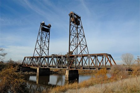 simsearch:400-03977018,k - Railroad drawbridge on a winter morning, Lathrop, California Stock Photo - Budget Royalty-Free & Subscription, Code: 400-03976240