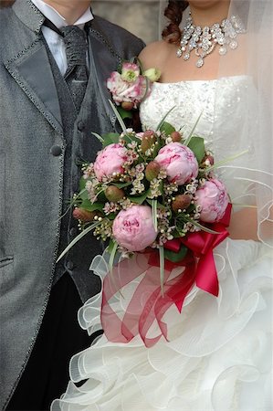 simsearch:400-05052227,k - Wedding couple and their bouquet Foto de stock - Royalty-Free Super Valor e Assinatura, Número: 400-03977285