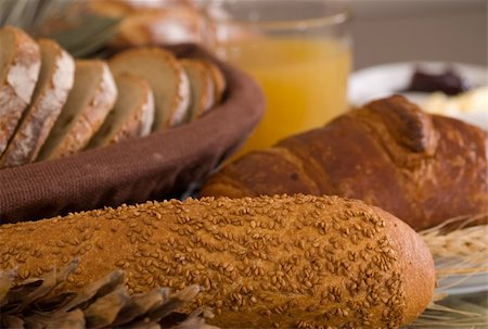 simsearch:400-03971939,k - assortment of baked bread Foto de stock - Royalty-Free Super Valor e Assinatura, Número: 400-03978196