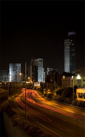 simsearch:400-06079045,k - view of highway at night Foto de stock - Royalty-Free Super Valor e Assinatura, Número: 400-03978599