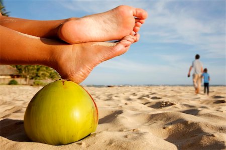 simsearch:400-04912125,k - Beach legs with father and son in the background. Stock Photo - Budget Royalty-Free & Subscription, Code: 400-03978776