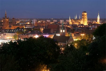simsearch:614-05522898,k - view on gdansk panorama by night, old churches visible Foto de stock - Royalty-Free Super Valor e Assinatura, Número: 400-03978927