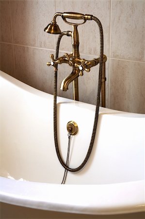 simsearch:400-04026996,k - The beautiful bronze faucet and white bath Stock Photo - Budget Royalty-Free & Subscription, Code: 400-03979106