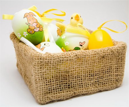 simsearch:614-06044149,k - Easter eggs and chick in a cloth basket Foto de stock - Royalty-Free Super Valor e Assinatura, Número: 400-03970352