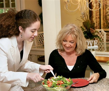 simsearch:400-03972220,k - A teen girl and a mature woman eating a healthy salad for lunch. Fotografie stock - Microstock e Abbonamento, Codice: 400-03970470