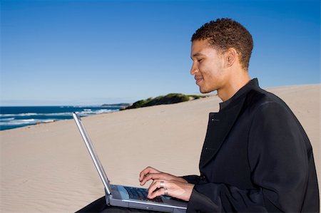 simsearch:6109-06195339,k - Young professional working on a laptop at the beach Photographie de stock - Aubaine LD & Abonnement, Code: 400-03970735