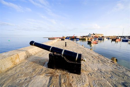 simsearch:400-05052474,k - lyme regis dorset england uk canon harbour wall Photographie de stock - Aubaine LD & Abonnement, Code: 400-03970767