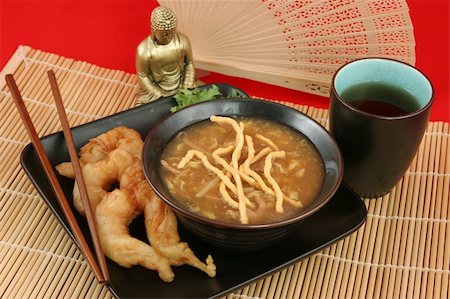 simsearch:400-03970927,k - A delicious Chinese dinner of hot & sour soup, fried shrimp and tea. Foto de stock - Royalty-Free Super Valor e Assinatura, Número: 400-03970930