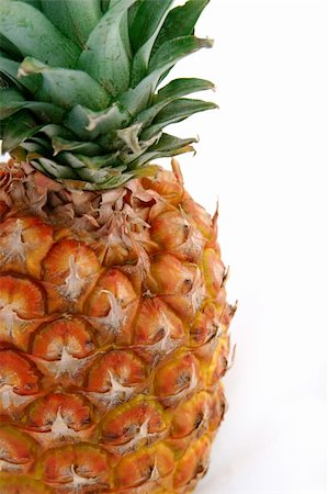 simsearch:614-02242323,k - A partial view of a pineapple on white background Foto de stock - Super Valor sin royalties y Suscripción, Código: 400-03970959