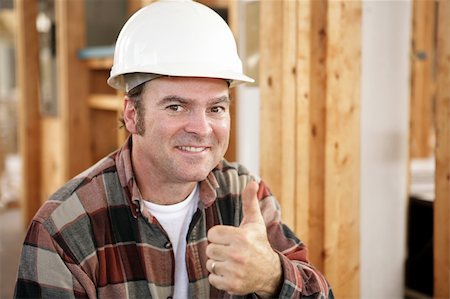 Horizontal view of a construction worker giving a thumbs up.  Authentic construction worker on actual construction site.  Room for text. Photographie de stock - Aubaine LD & Abonnement, Code: 400-03971106