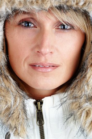 Beautiful woman wearing a warm winter coat Foto de stock - Super Valor sin royalties y Suscripción, Código: 400-03972497