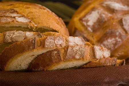 assortment of baked bread Photographie de stock - Aubaine LD & Abonnement, Code: 400-03972699