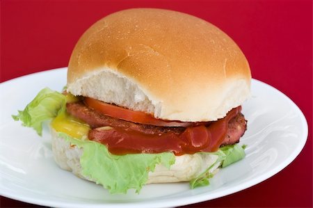 simsearch:400-06566130,k - typically spanish hamburger with ketchup and mustard Foto de stock - Super Valor sin royalties y Suscripción, Código: 400-03972691