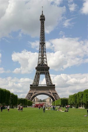 Eiffel Tower and Field of Mars Fotografie stock - Microstock e Abbonamento, Codice: 400-03972916