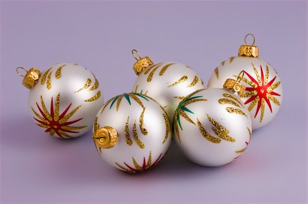 simsearch:400-05177023,k - five Christmas baubles on the violet background Stock Photo - Budget Royalty-Free & Subscription, Code: 400-03972946