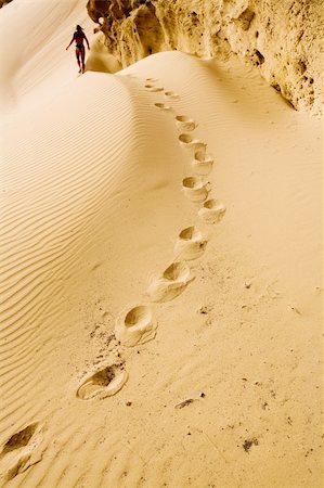 simsearch:400-04034980,k - Woman walking on the sand Sidi Kaoki beach Foto de stock - Royalty-Free Super Valor e Assinatura, Número: 400-03973012