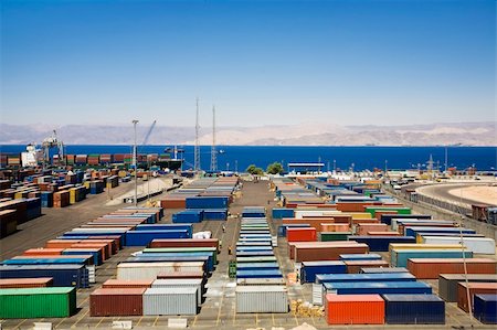 people loading boats - industry and commerce: panoramic view of containters in a harbour Stock Photo - Budget Royalty-Free & Subscription, Code: 400-03973261