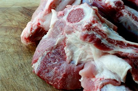 simsearch:400-07749007,k - Slices of fresh raw meat  in a chopping board Foto de stock - Royalty-Free Super Valor e Assinatura, Número: 400-03973678