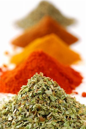 simsearch:400-03968762,k - Heaps of various ground spices on white background Stockbilder - Microstock & Abonnement, Bildnummer: 400-03973989