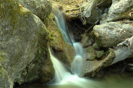 simsearch:400-04412215,k - Small waterfall Photographie de stock - Aubaine LD & Abonnement, Code: 400-03984042