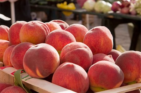produce display in crates - A crate of ripe peaches for sale at the Dubrovnik farmer's market. Stock Photo - Budget Royalty-Free & Subscription, Code: 400-03984555