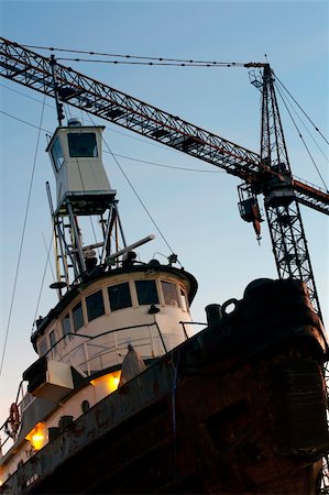 schlepper (boot) - a picture of tugboat in a drydock Stockbilder - Microstock & Abonnement, Bildnummer: 400-03984577
