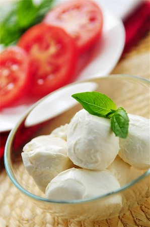 simsearch:400-04493979,k - Bocconcini cheese, basil and sliced tomatoes - ingredients of traditional italian cuisine Foto de stock - Super Valor sin royalties y Suscripción, Código: 400-03985264