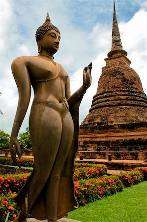 simsearch:649-06844455,k - beautiful bronze buddha in landsacped gardens of sukothai historic park northern thailand Foto de stock - Super Valor sin royalties y Suscripción, Código: 400-03985298