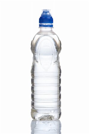 simsearch:400-05663546,k - A bottle of mineral water with droplets reflecting on white background Photographie de stock - Aubaine LD & Abonnement, Code: 400-03985380