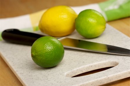 simsearch:400-04395073,k - Limes, Lemons and Knife on Cutting Board Stock Photo - Budget Royalty-Free & Subscription, Code: 400-03985489