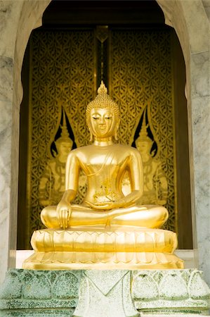 A seated golden Buddha at Wat Trai Mit in Bangkok, Thailand. Stock Photo - Budget Royalty-Free & Subscription, Code: 400-03985818
