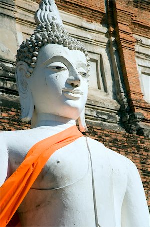 simsearch:400-03985821,k - Buddha statue at the Buddhist temple of Wat Yai Chai Mongkol in Ayutthaya near Bangkok, Thailand. Photographie de stock - Aubaine LD & Abonnement, Code: 400-03985820