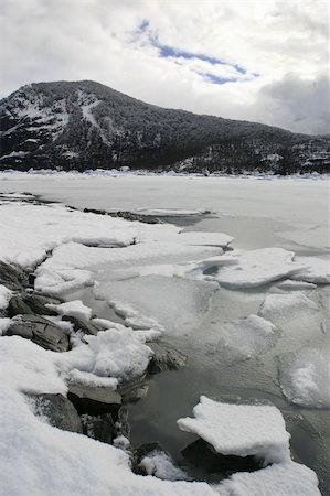 scenic winter landscape Stockbilder - Microstock & Abonnement, Bildnummer: 400-03986038