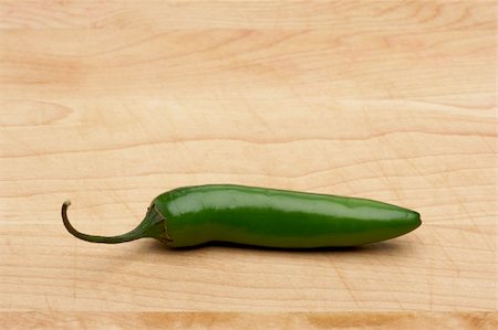 simsearch:400-07899696,k - Hot Chili Pepper on a Wood Cutting Board - Room for Copy at the Top. Photographie de stock - Aubaine LD & Abonnement, Code: 400-03986495