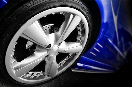 simsearch:862-03353733,k - Blue Sport Car Wheel in the dark Photographie de stock - Aubaine LD & Abonnement, Code: 400-03986736