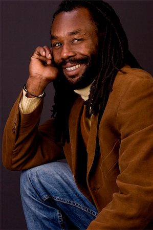 A black man with dreadlock hair isolated on a black background. Foto de stock - Super Valor sin royalties y Suscripción, Código: 400-03989157