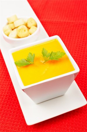 simsearch:400-04839538,k - Carrots puree and bread croutons on red mat. Shallow DOF Photographie de stock - Aubaine LD & Abonnement, Code: 400-03989420