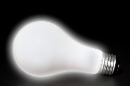 A brightly lighted incandescent tungsten light bulb. Foto de stock - Super Valor sin royalties y Suscripción, Código: 400-03989453