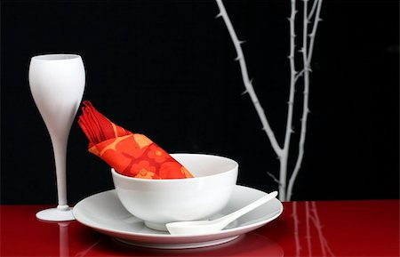 stephconnell (artist) - Comptemporary dishes set for dinner is red Foto de stock - Super Valor sin royalties y Suscripción, Código: 400-03989688