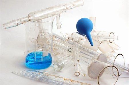 simsearch:670-03734256,k - various glass chemical equpment with a solvent, isolated on white Photographie de stock - Aubaine LD & Abonnement, Code: 400-03994572