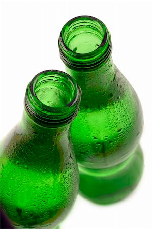 difración - bottled water in green, condensation-covered bottle; differential focus Foto de stock - Super Valor sin royalties y Suscripción, Código: 400-03994766