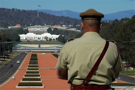 simsearch:400-04502321,k - australian soldier in foreground, blurred Canberra Parliament House in background Foto de stock - Super Valor sin royalties y Suscripción, Código: 400-03995146