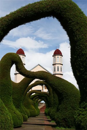 deserttrends (artist) - A sculpted garden in Zarcero Costa Rica. Foto de stock - Super Valor sin royalties y Suscripción, Código: 400-03995350