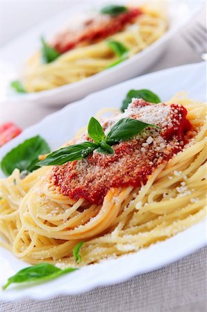 simsearch:400-04633328,k - Pasta with tomato sauce basil and grated parmesan Foto de stock - Super Valor sin royalties y Suscripción, Código: 400-03996515