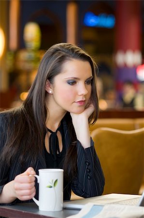 simsearch:400-03996852,k - young business woman taking a cup of tea sitting in a bar Stockbilder - Microstock & Abonnement, Bildnummer: 400-03996850