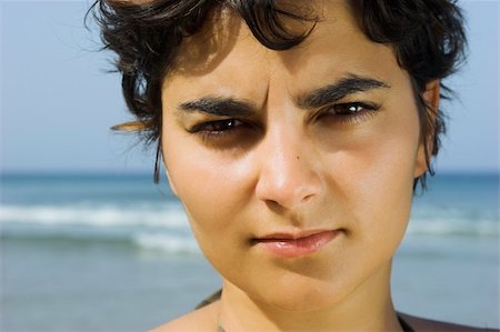 simsearch:400-08315792,k - Outdoor portrait of a woman on the beach Photographie de stock - Aubaine LD & Abonnement, Code: 400-03996890